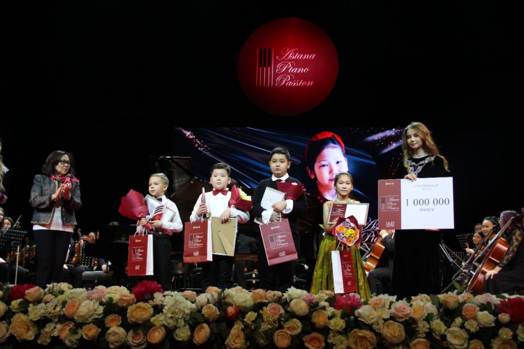 В Казахстане наградили лучших юных пианистов