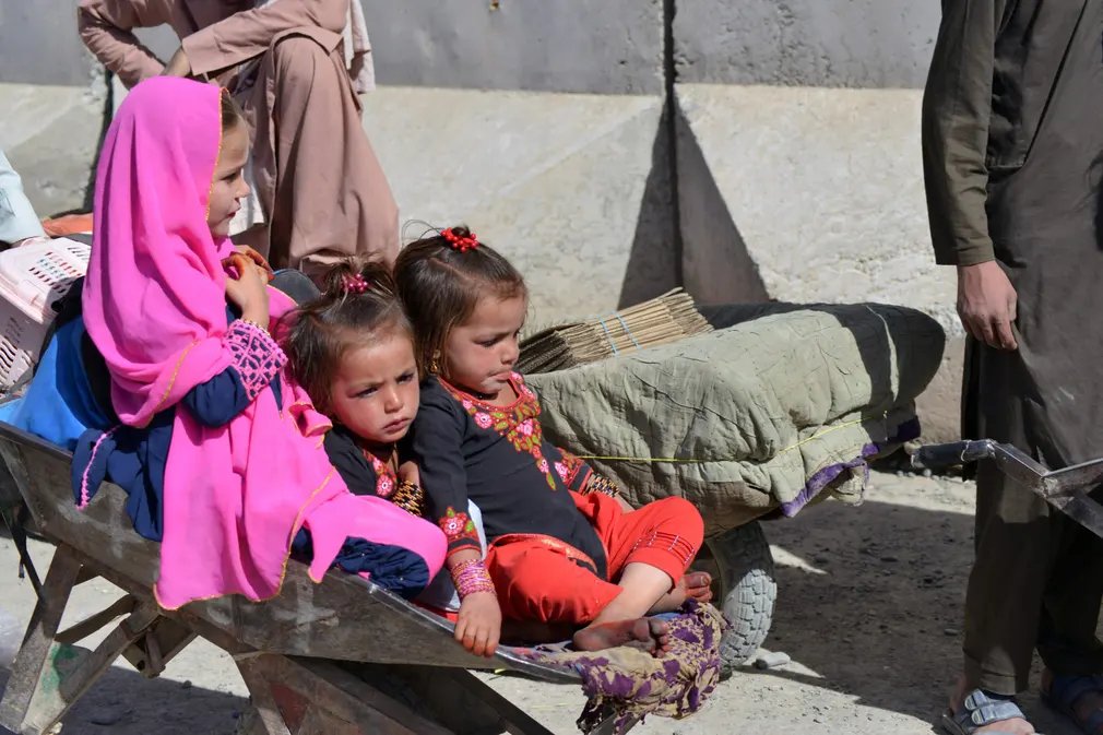 BBC News: Из-за голода в Афганистане местные жители продают детей и собственные органы