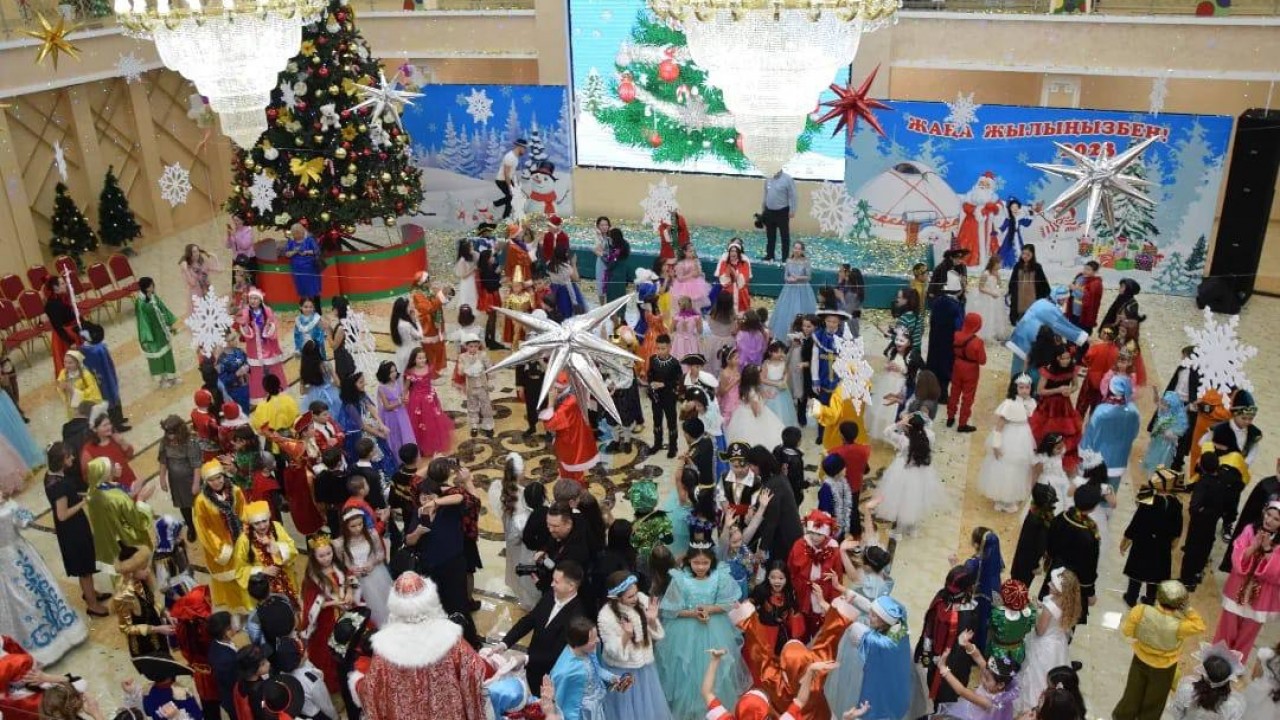 31 декабря казахстанские школьники выйдут на зимние каникулы. Во всех регионах страны прошли Президентские елки