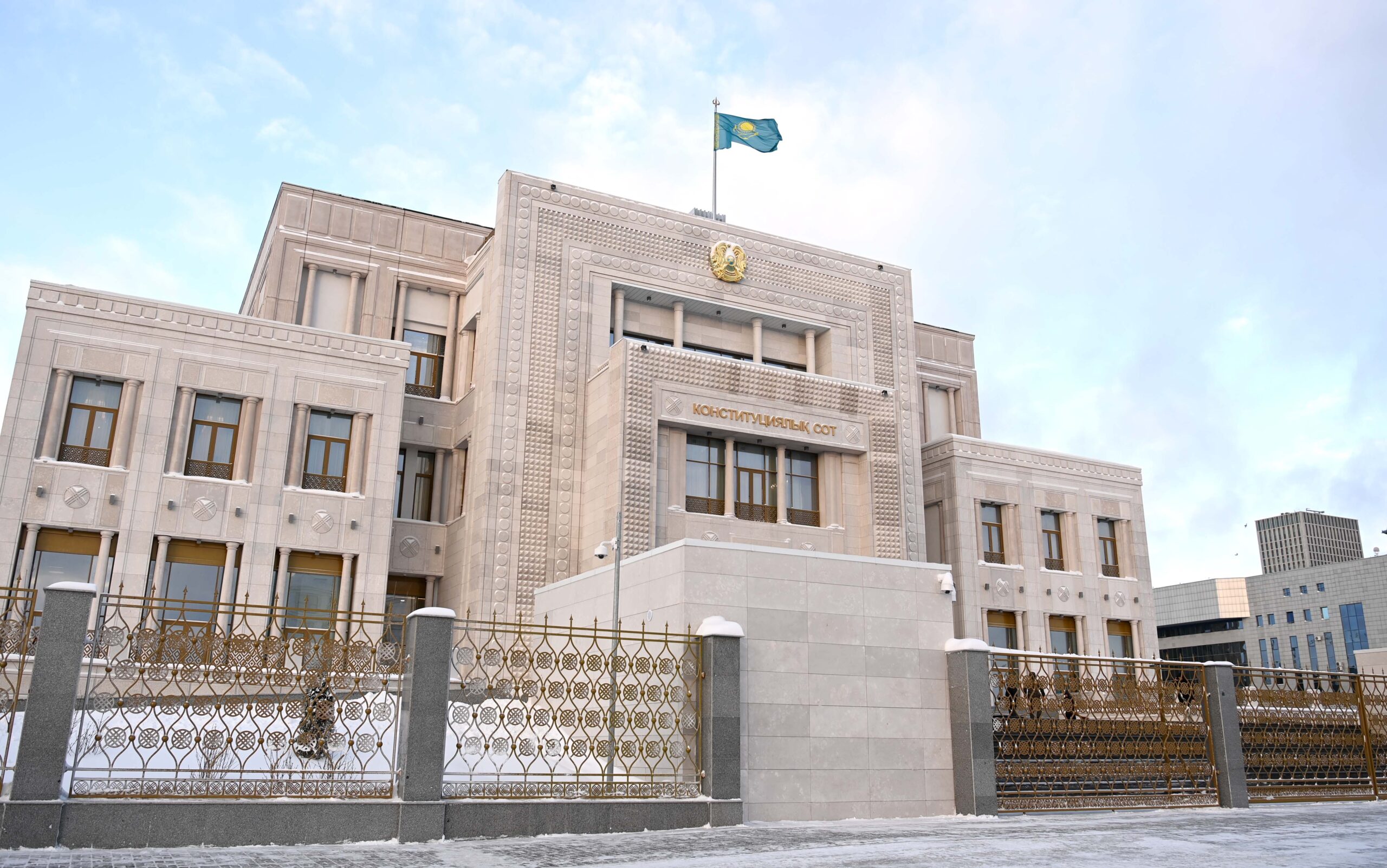 Первый свой рабочий день Президент Токаев в новом году начал с посещения здания Конституционного суда