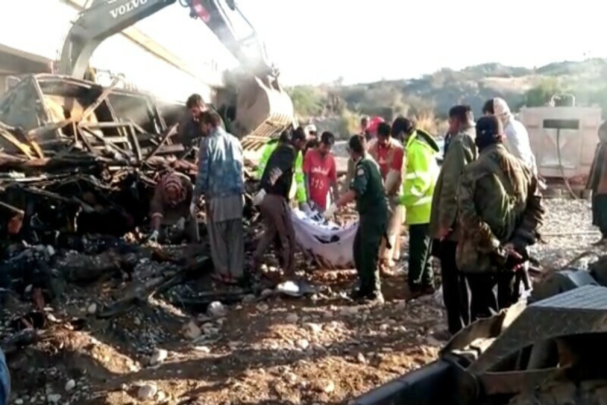 Более 40 человек погибли в Пакистане при ДТП с автобусом