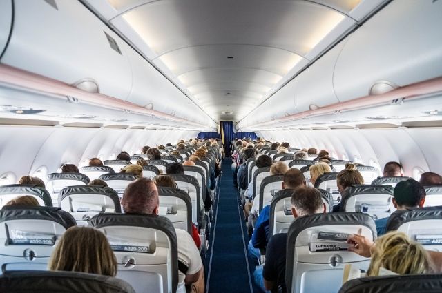 55-летнего жителя Шымкента сняли с рейса за неподчинение правилам безопасности на борту самолета