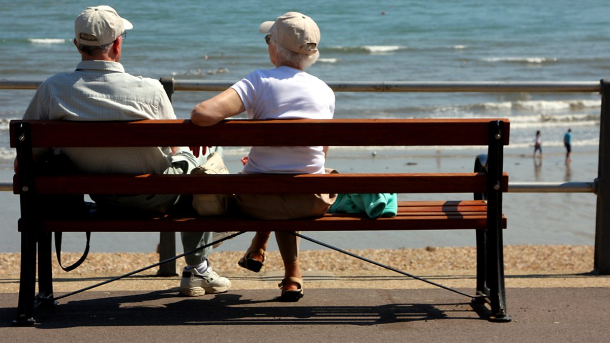 Власти Франции решили увеличить возраст выхода на пенсию на два года до 64