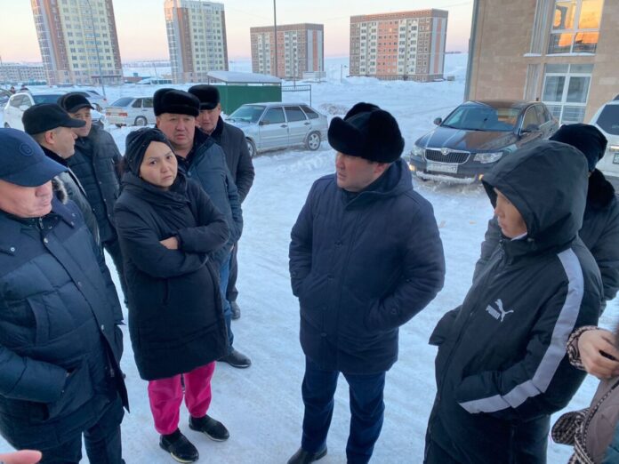 Аким Шымкента встретился с жильцами замерзающих домов