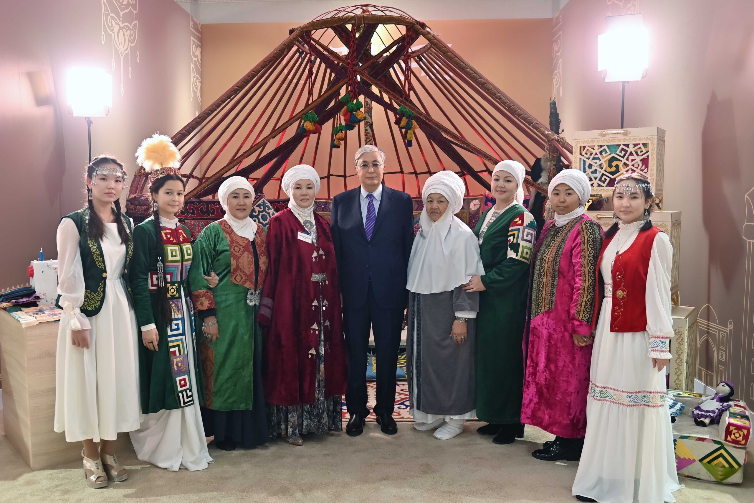 Президент посетил выставку ремесленников в историко-культурном комплексе «Көне Тараз»