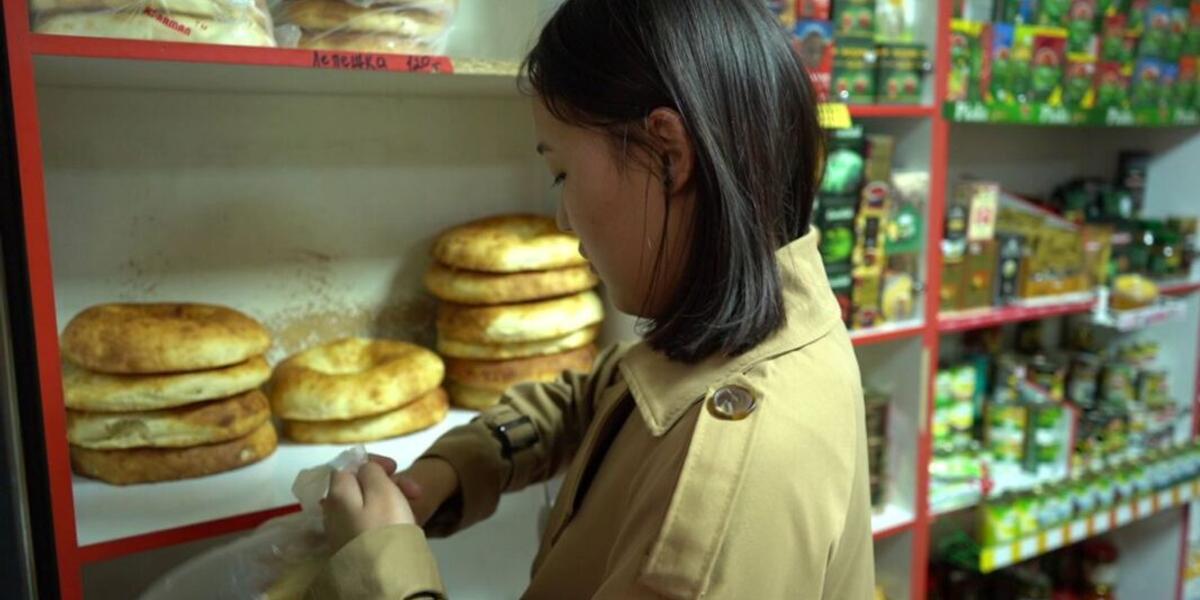 Бесплатный хлеб начали раздавать по пятницам в одном из магазинов Шымкента