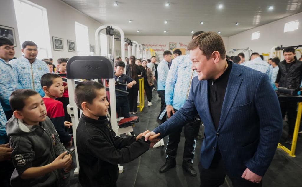 Асхат Оралов посетил кузницу чемпионов мира - спортклуб «Армспорт» в Шардаре