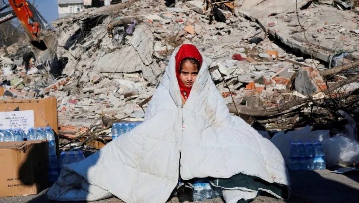 2 тыс. детей остались сиротами в Турции из-за землетрясения