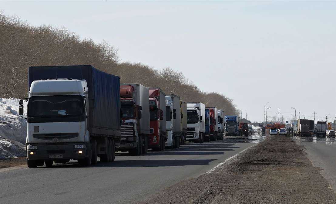 Порядка 400 казахстанских грузовиков застряли в Польше: МИИР РК и Минтранском Литвы провели переговоры