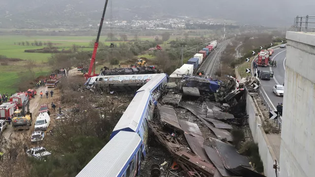 В Греции объявлен трехдневный траур из-за катастрофы на железной дороге